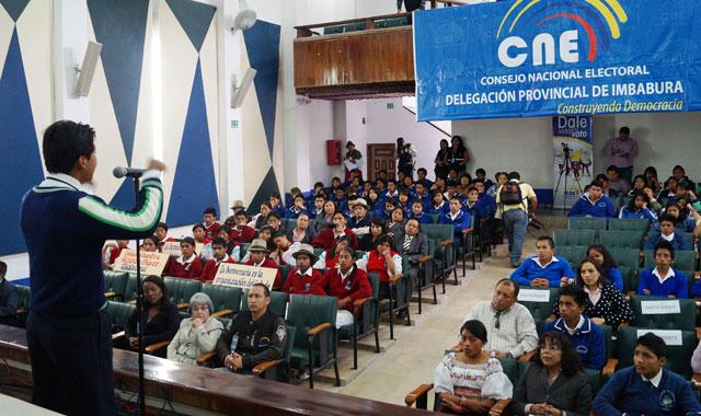 Estudiantes de colegios rurales participaron de concurso de oratoria.