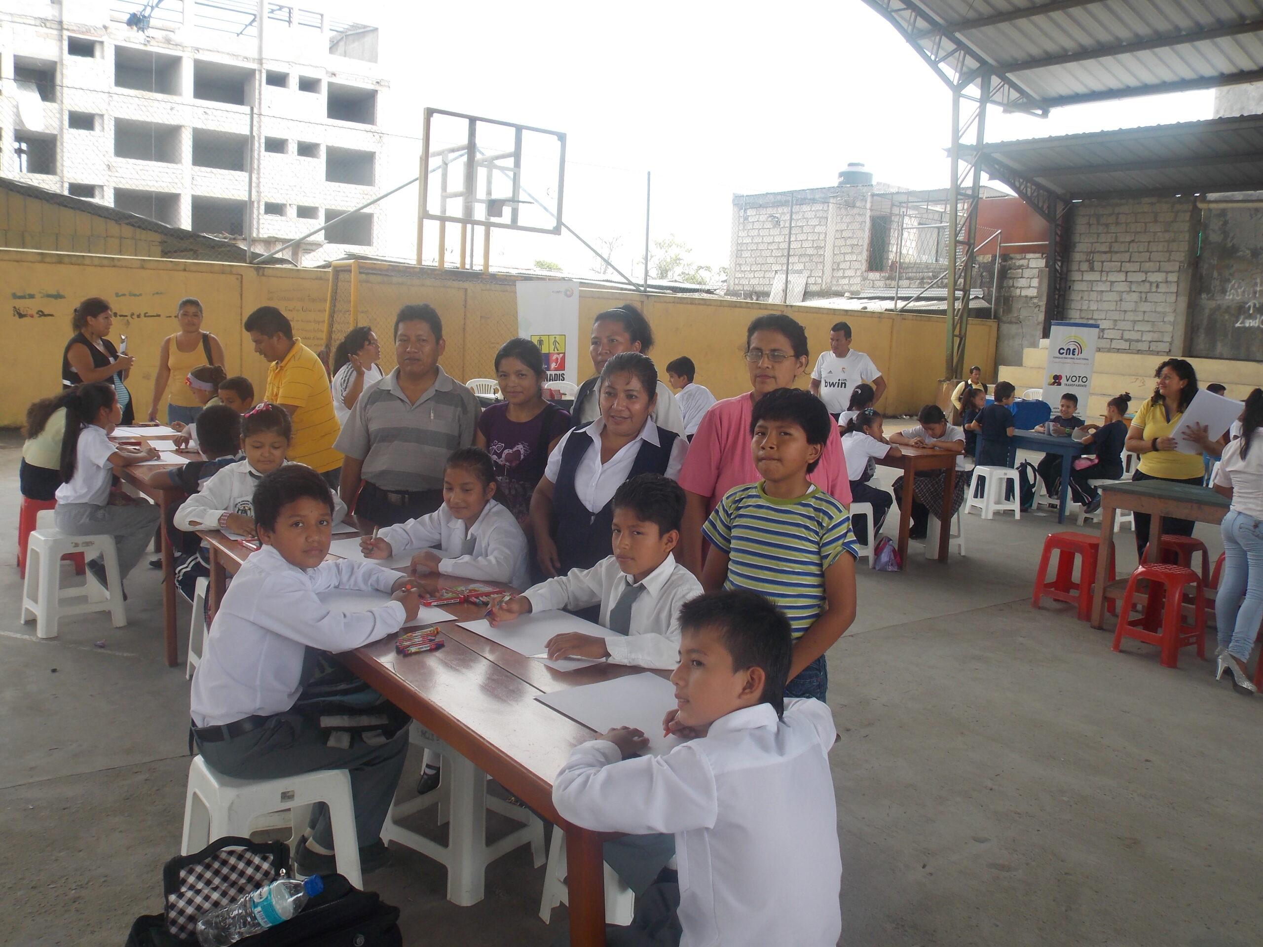 Niños y Niñas con Discapacidad Participan en Primer Concurso de Artes Plásticas