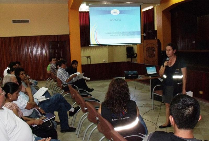 Delegación Electoral de Napo realizó taller sobre Fiscalización y gasto electoral