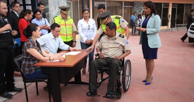 CNE capacitacion a policias 2014