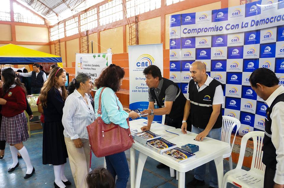 150609 cne Ecuador-feria inclusiva 1