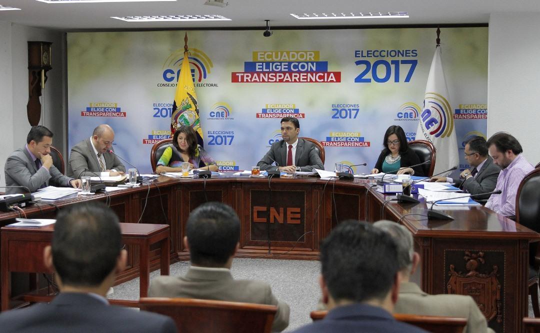 31-05-2016 Aprobación Comisión CES y CEAACES