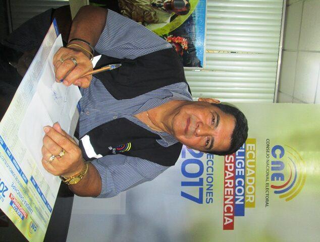 2016-08-10 delegación ZamoraChinchipe - reconocimiento a jubilado