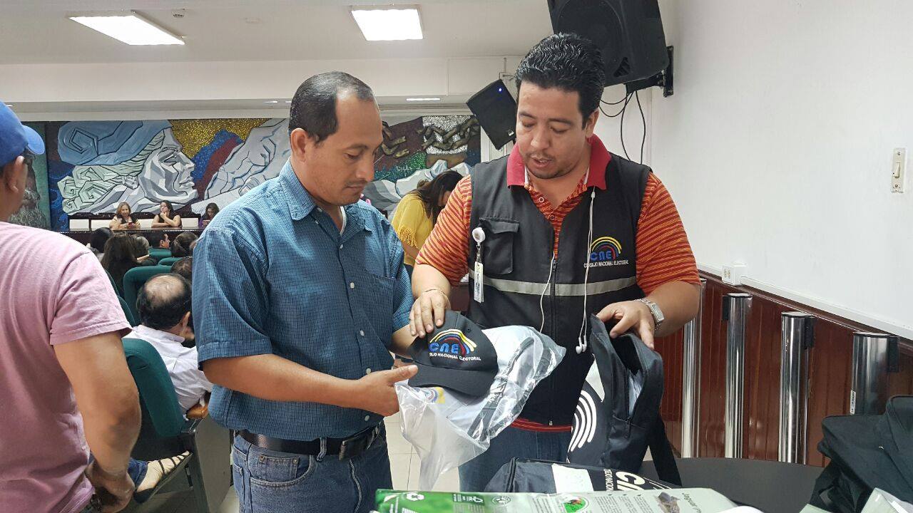 ENTREGA DE MATERIAL A NOTIFICADORES