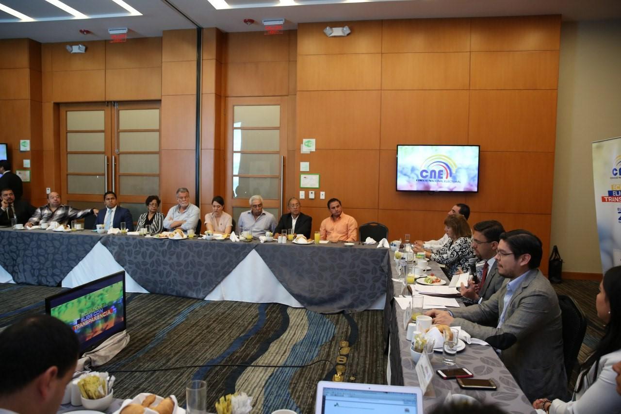 CNE dialogo con representantes de universidades