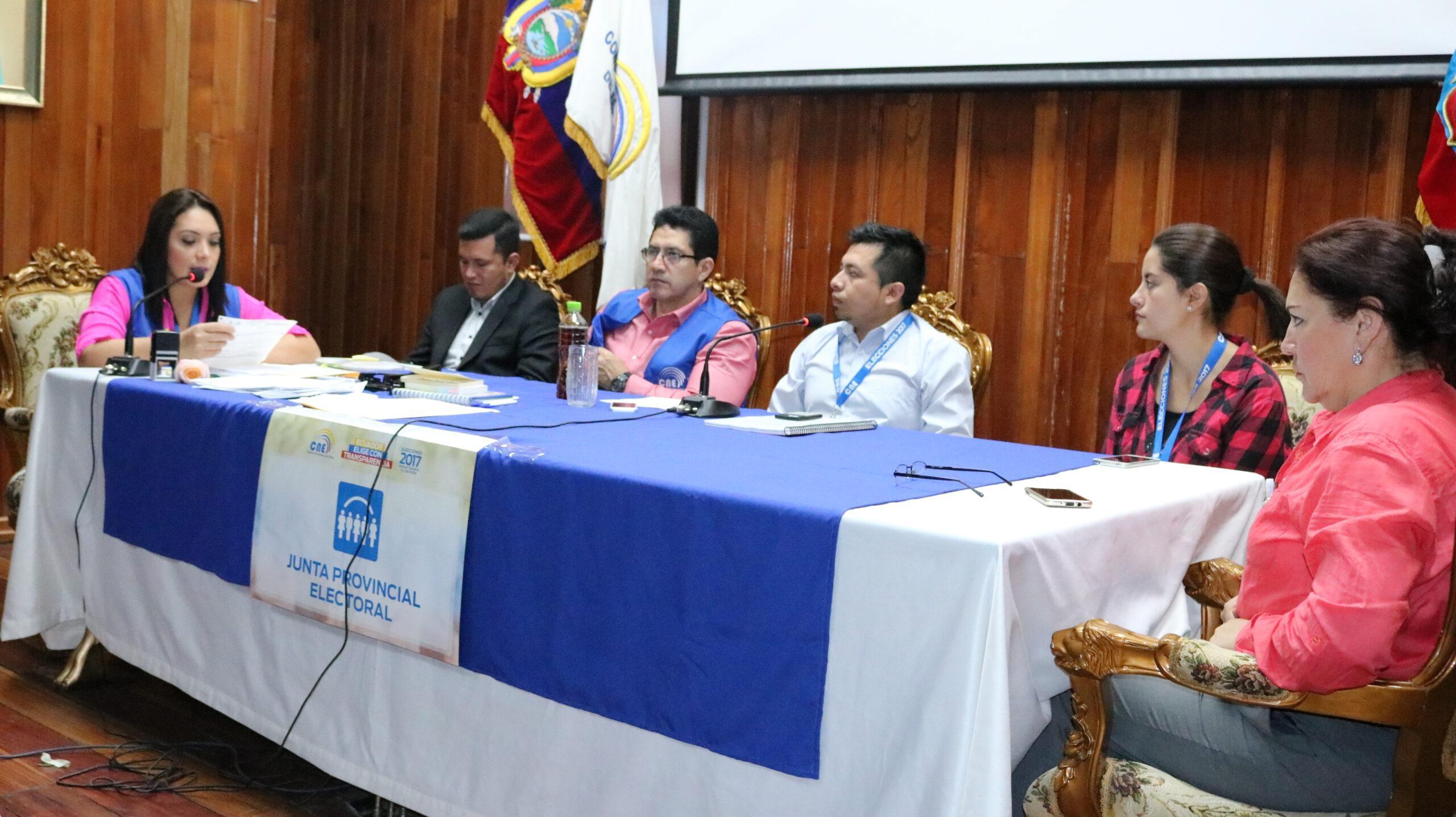 Entrega de credenciales a autoridades provinciales