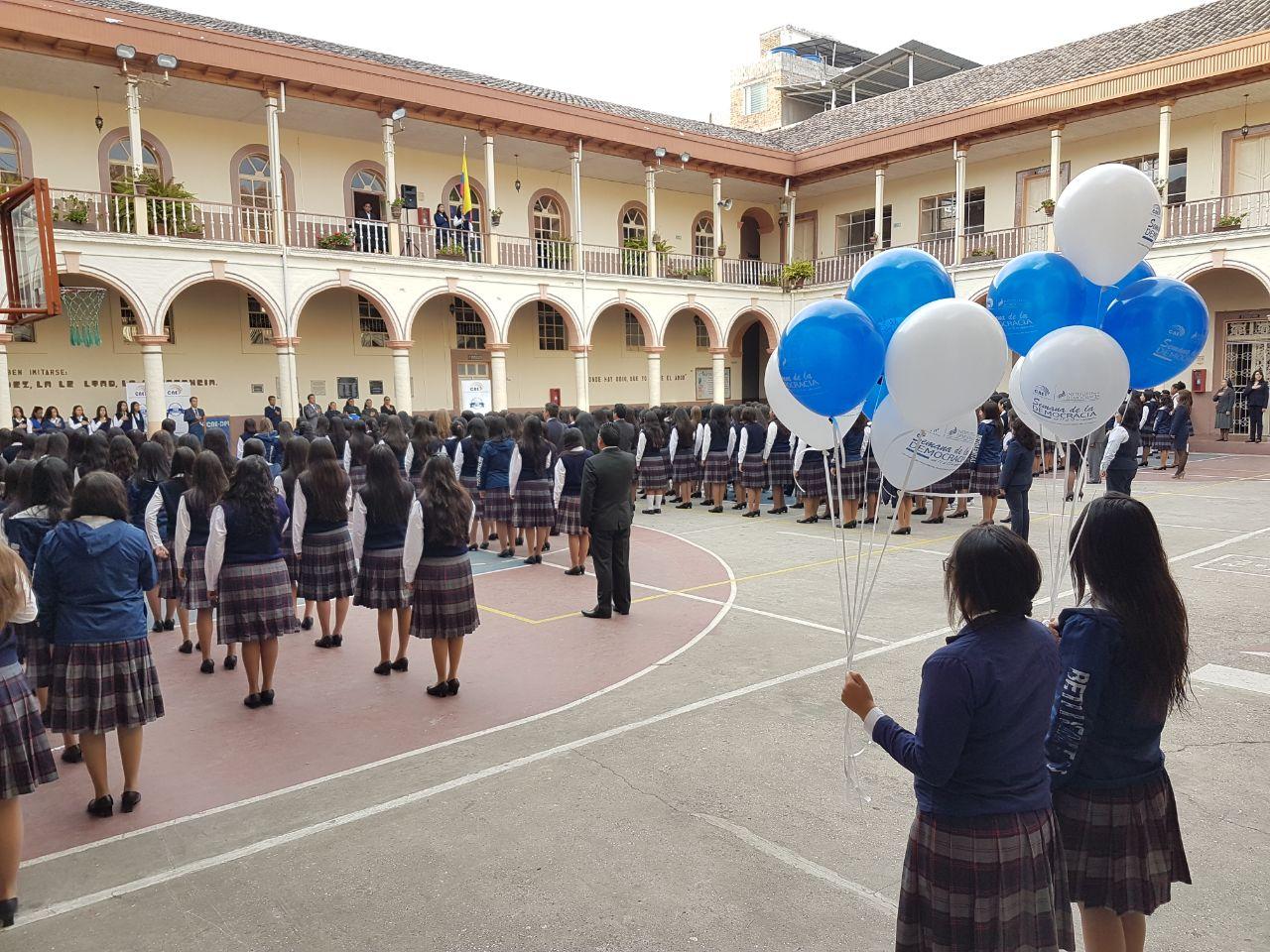 170911 delegaciónimbabura inauguracionsemanademocracia