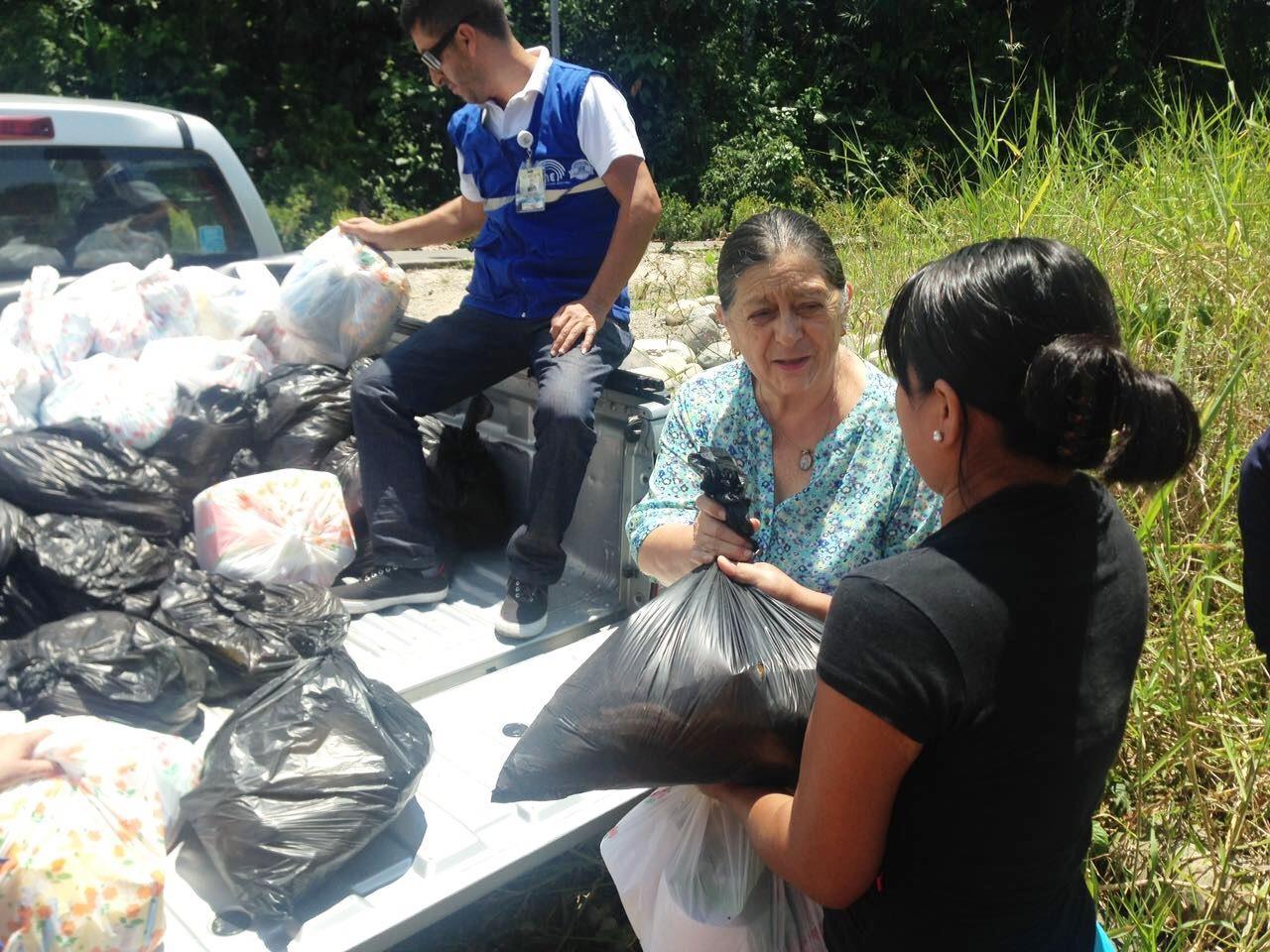 CNE Delegación Napo - Cons. Luz Haro Entrega Donaciones Napo 2