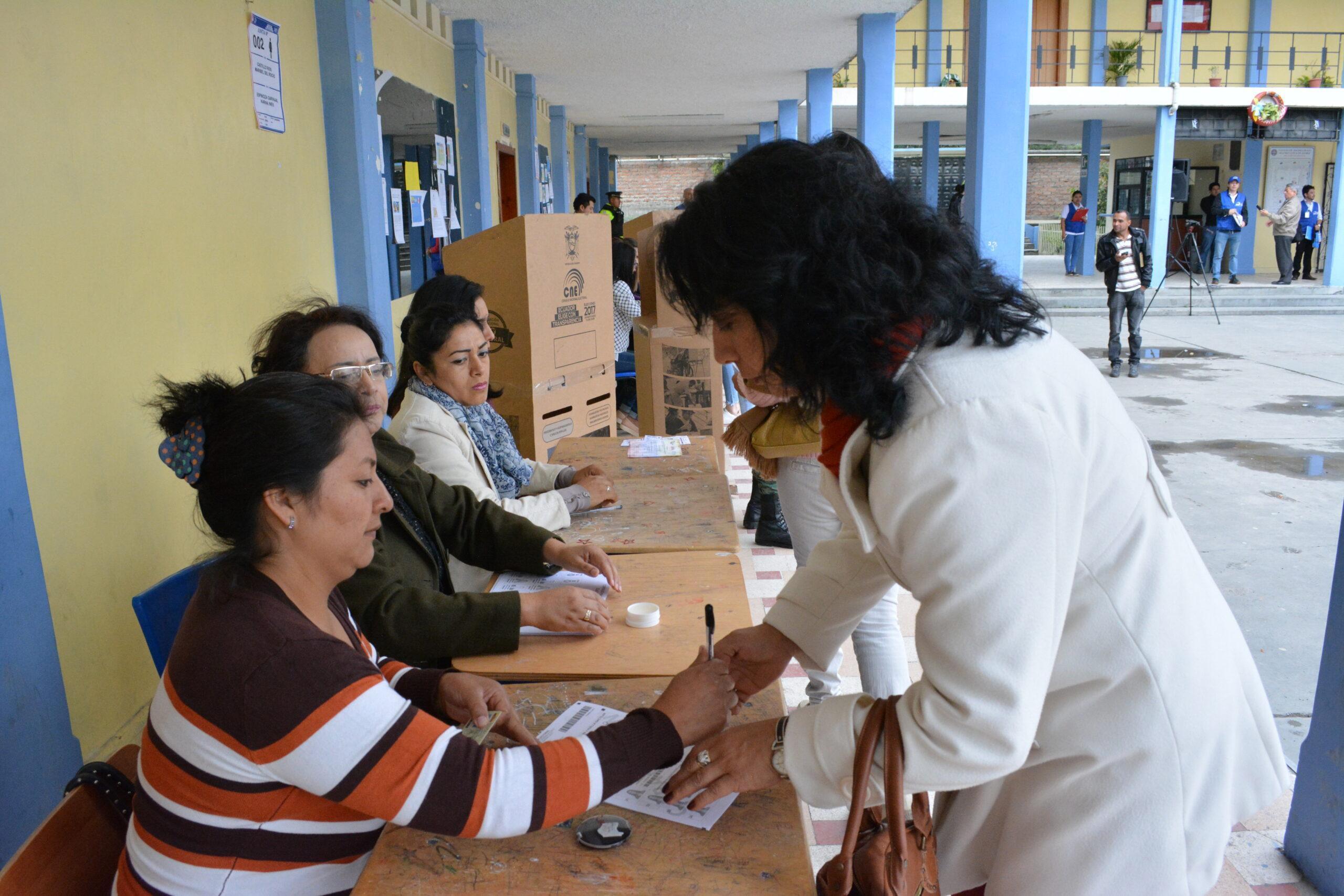 7 MIEMBROS DE LAS JUNTAS RECEPTORAS DEL VOTO