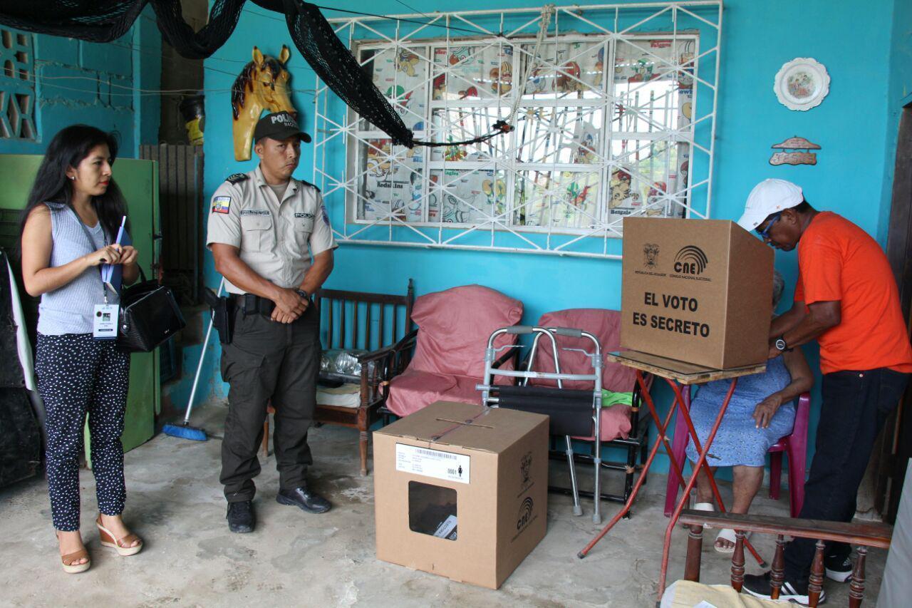 190322 cnesantaelena voto en casa observador