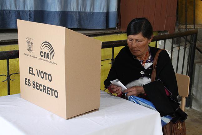 SEÑORA EN VOTACIÓN-1