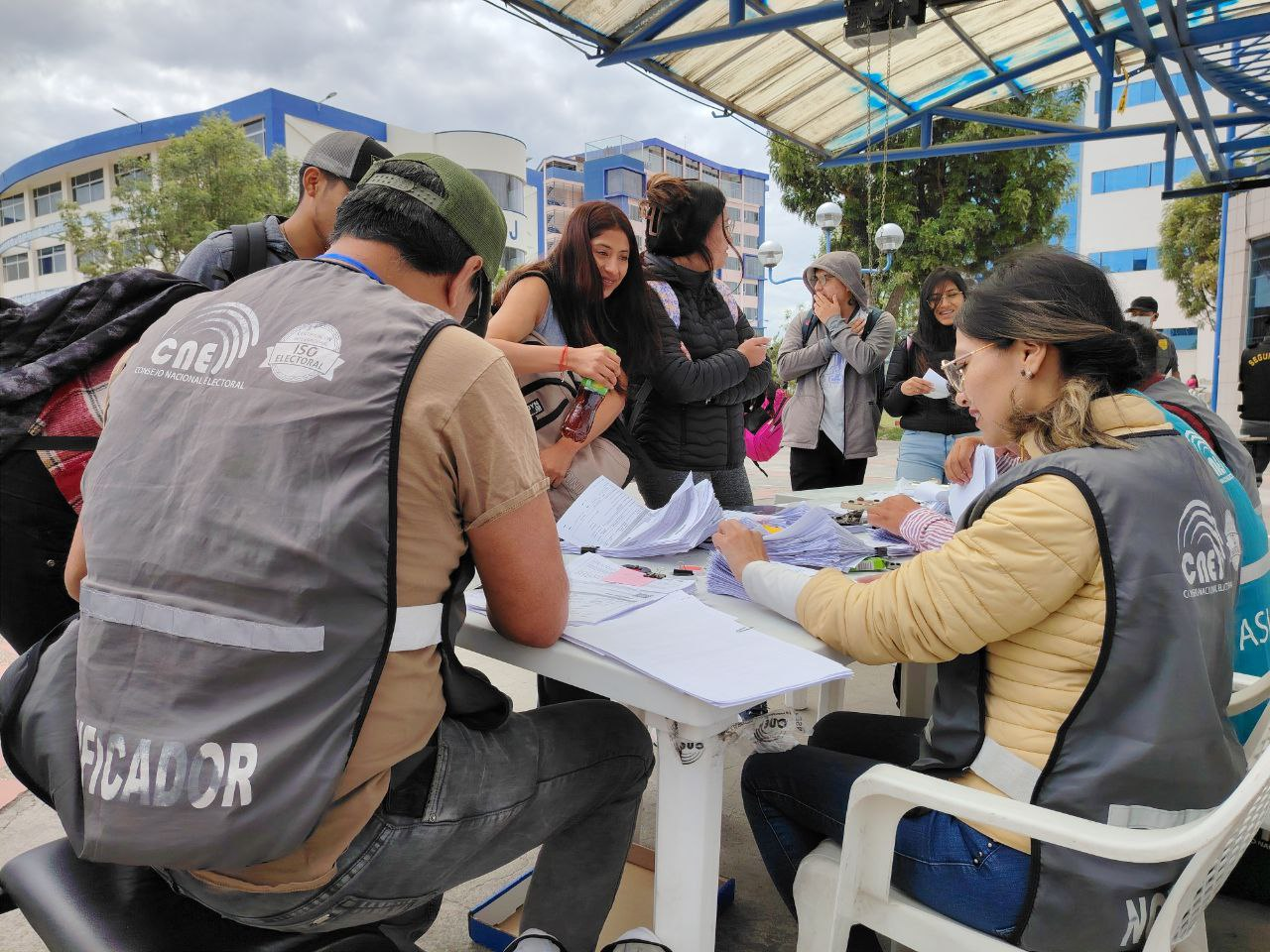 LA NOTIFICACIÓN A LOS MIEMBROS DE LAS JUNTAS RECEPTORAS DEL VOTO AVANZA EN CHIMBORAZO